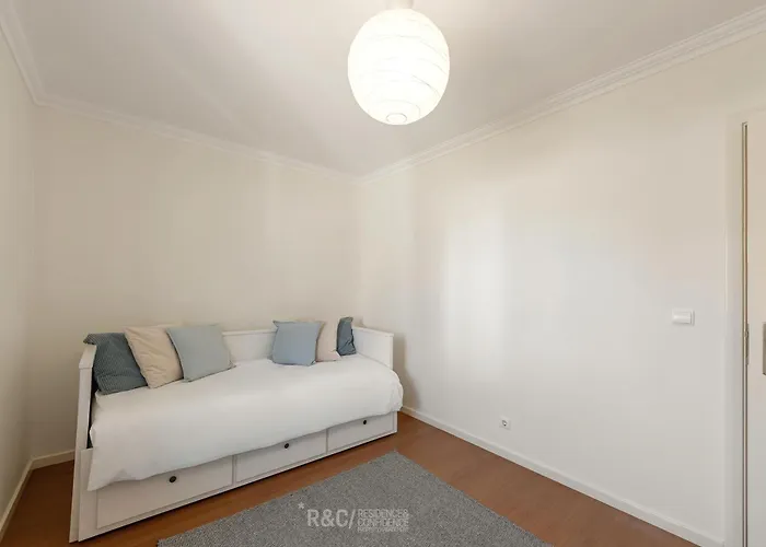 Serene Villa - Perfect Family Retreat Near Nazare