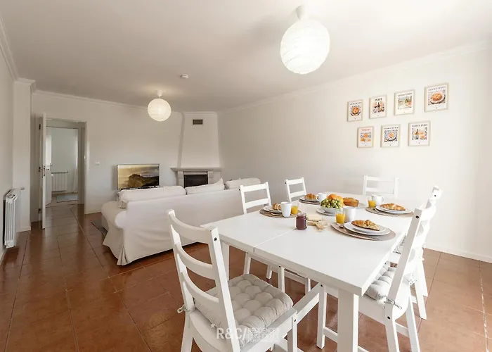 Serene Villa - Perfect family retreat near Nazaré Famalicão
