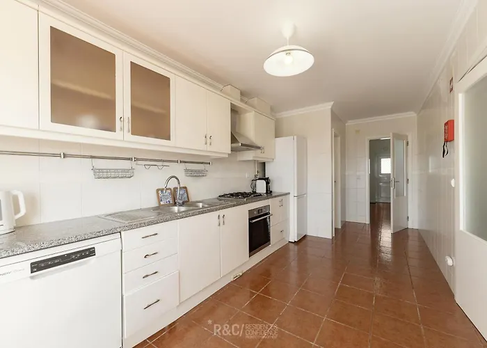 Serene Villa - Perfect Family Retreat Near Nazare ヴィラ