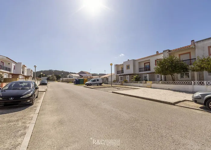 Villa Serene Villa - Perfect family retreat near Nazaré Famalicão